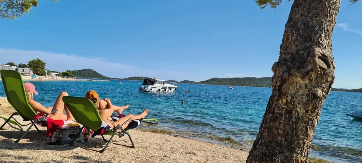 Urlauber am Meer